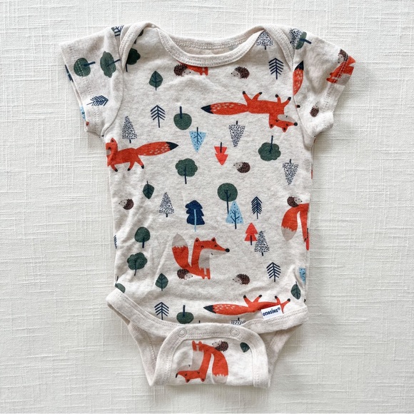 Gerber baby boy onesie in beige and orange fox print. - Picture 1 of 4